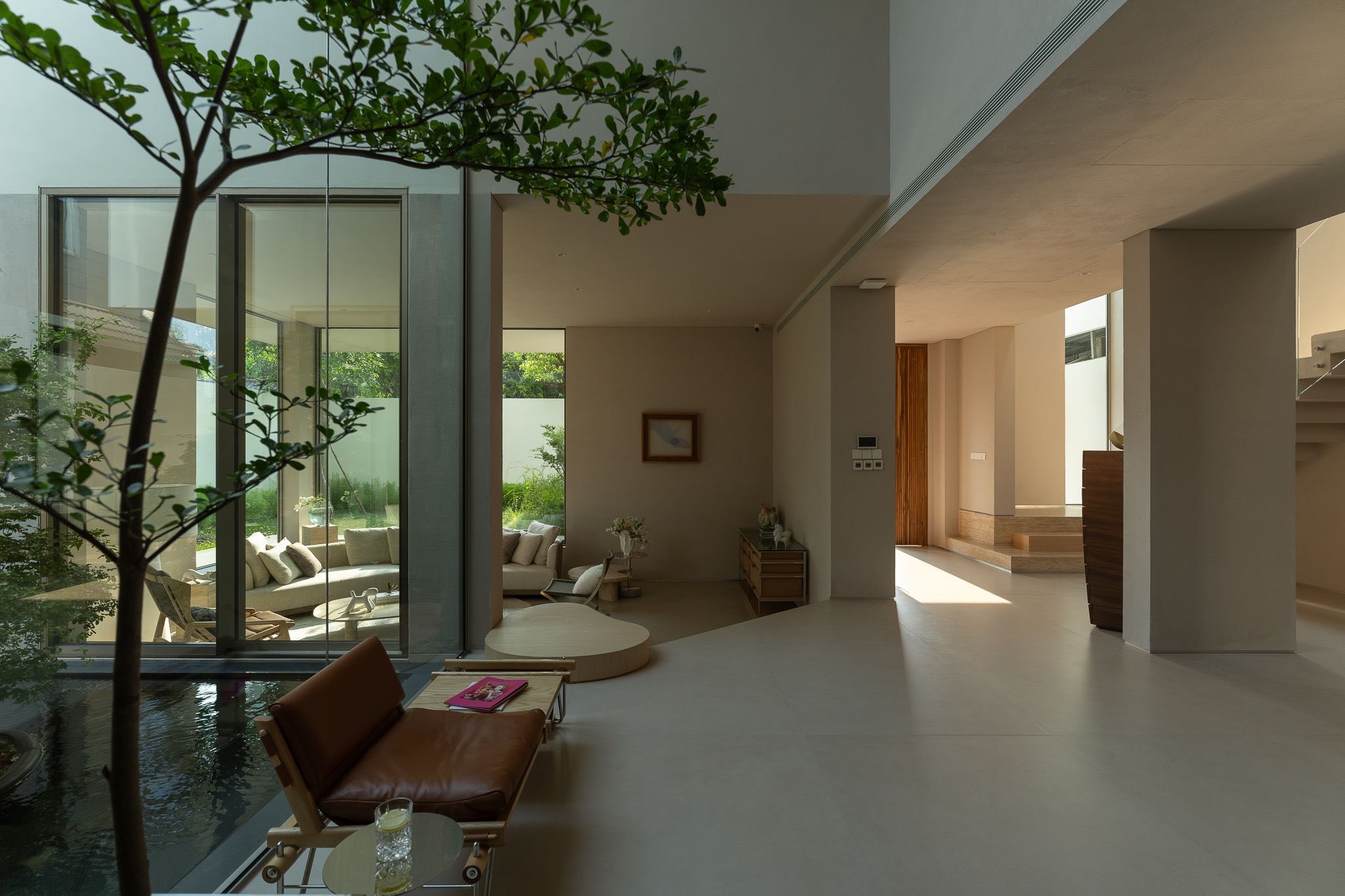 Cận cảnh bề mặt sơn hiệu ứng cát SHU tại biệt thự The House of Being