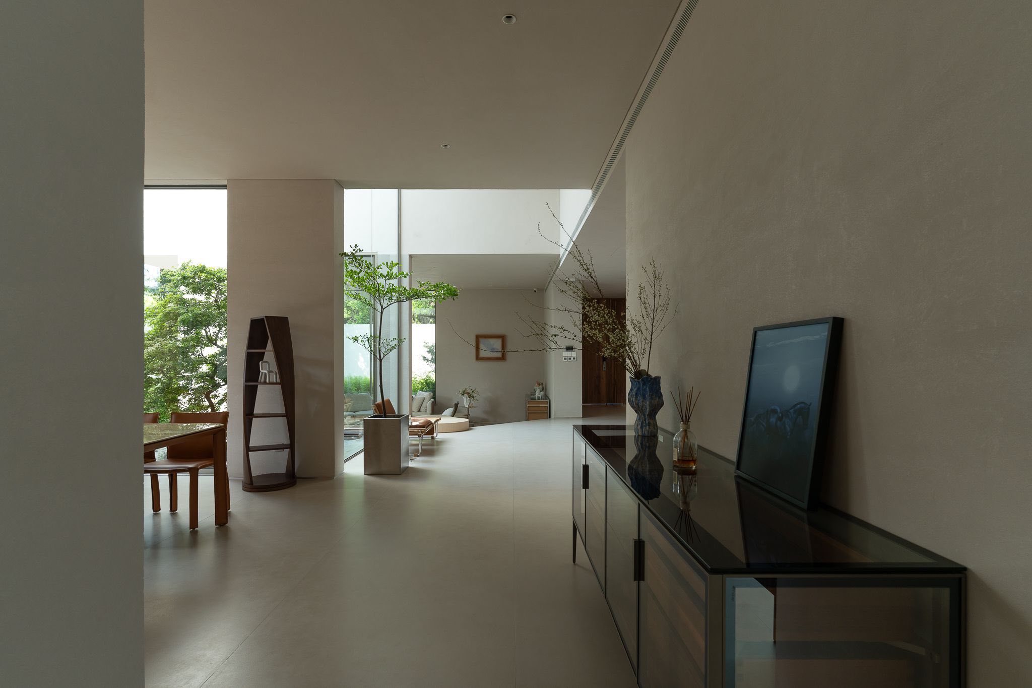 Công đoạn thi công bề mặt sơn hiệu ứng tại The House of Being